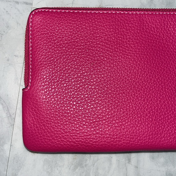 Coach Double zip wristlet large Signature C brown/tan front,fuchsia accents/back - Picture 9 of 17